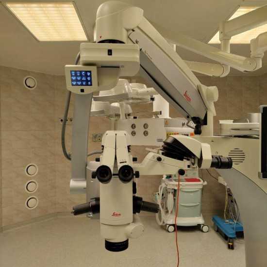 Microscope de Chirurgie Leica Proveo 8