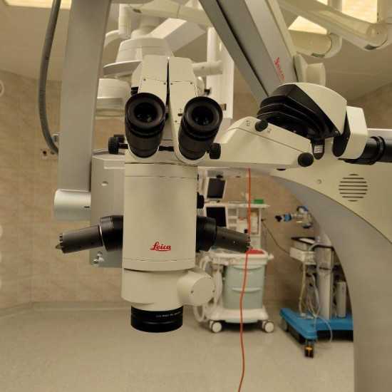 Microscope de Chirurgie Leica Proveo 8
