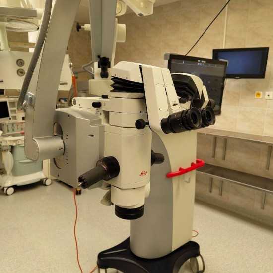 Microscope de Chirurgie Leica Proveo 8